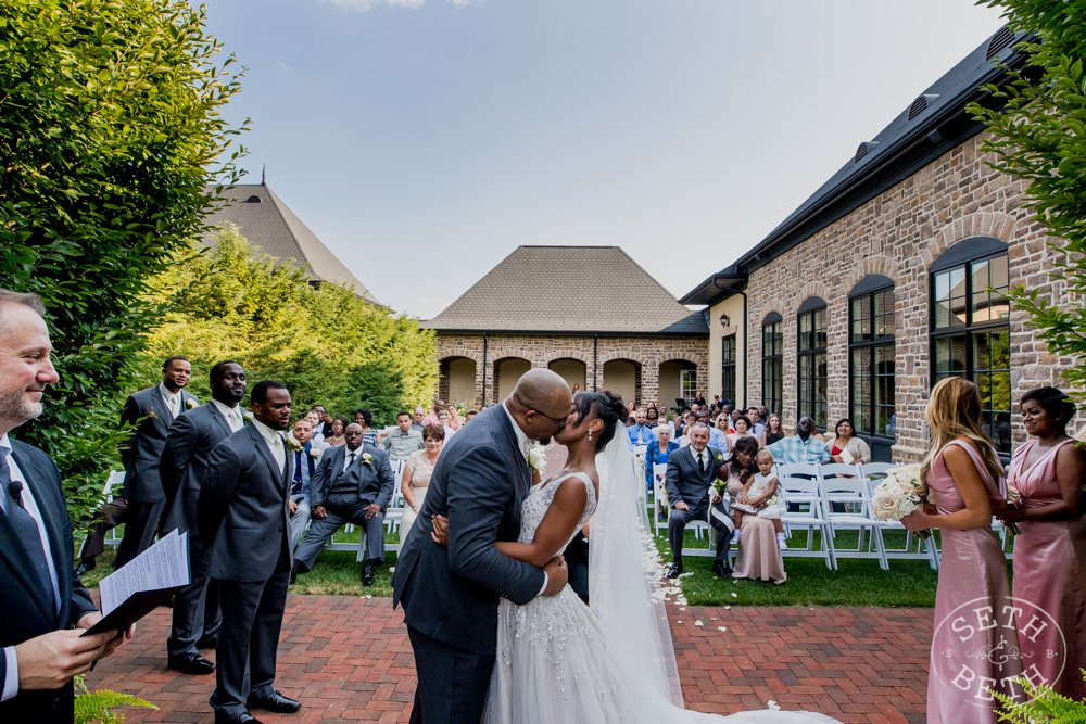 ceremony kissing