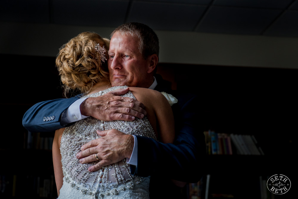 Wedding at Embassy Suites Dublin, Ohio and beautiful place for photos at Scotts Lawn Recreational Park