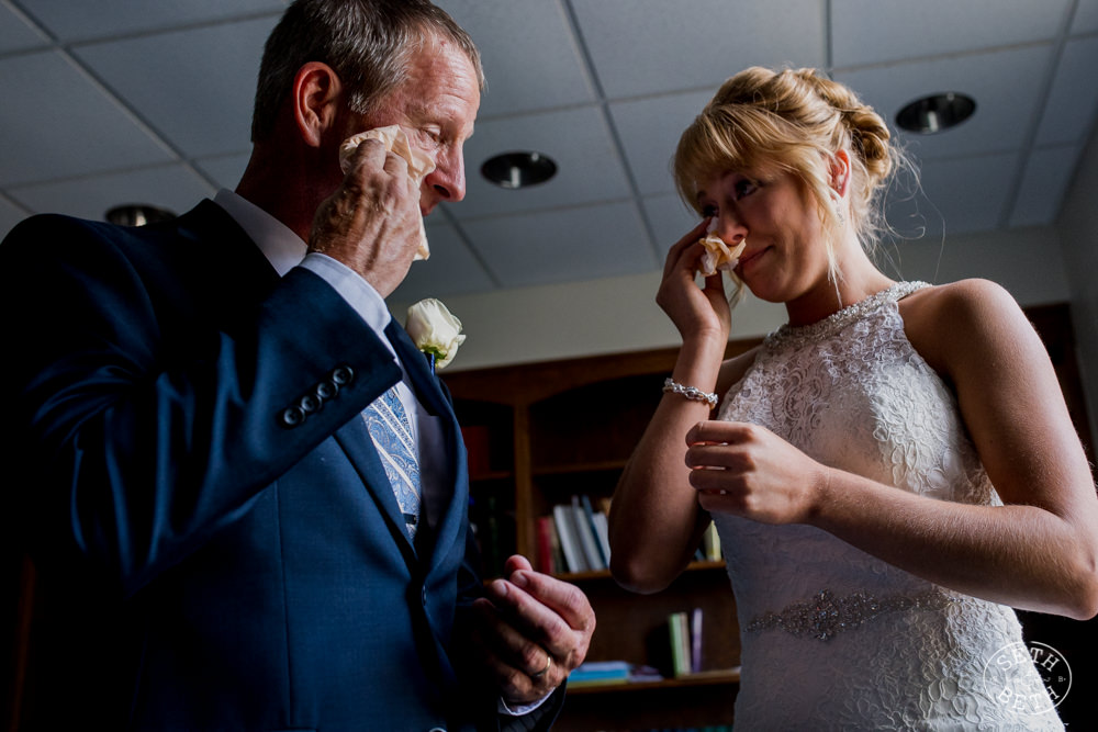 Wedding at Embassy Suites Dublin, Ohio and beautiful place for photos at Scotts Lawn Recreational Park