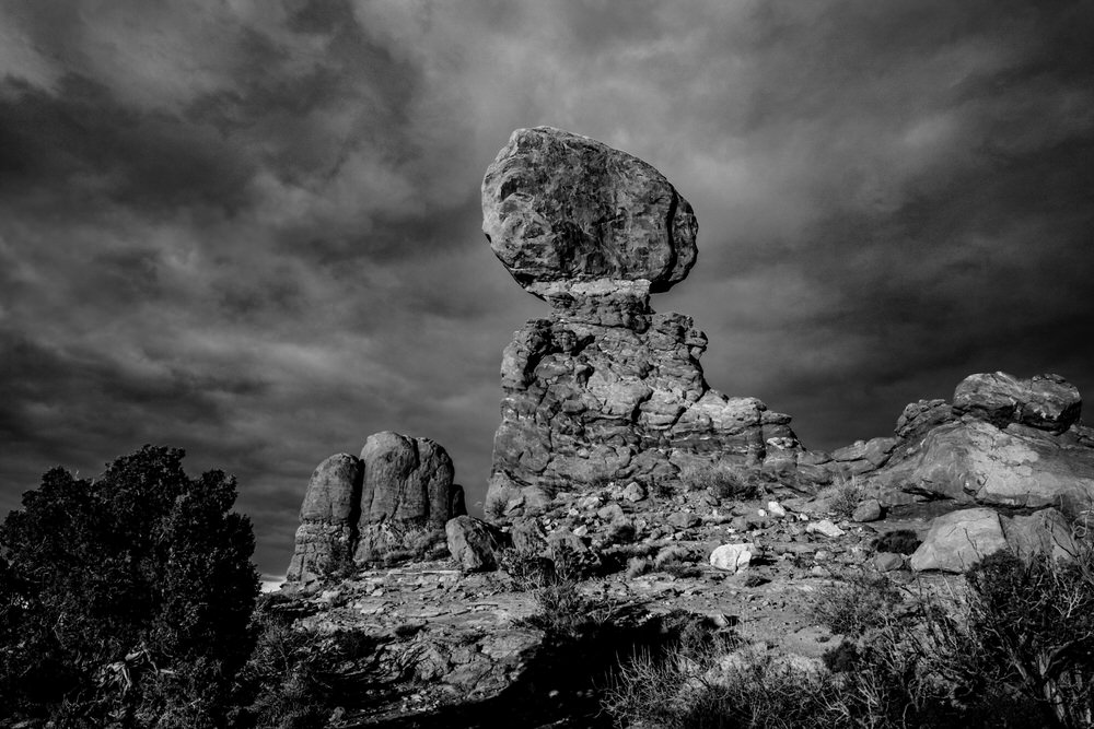 Planning your epic Utah family vacation. Two brothers play on the trails of Arches National Park.