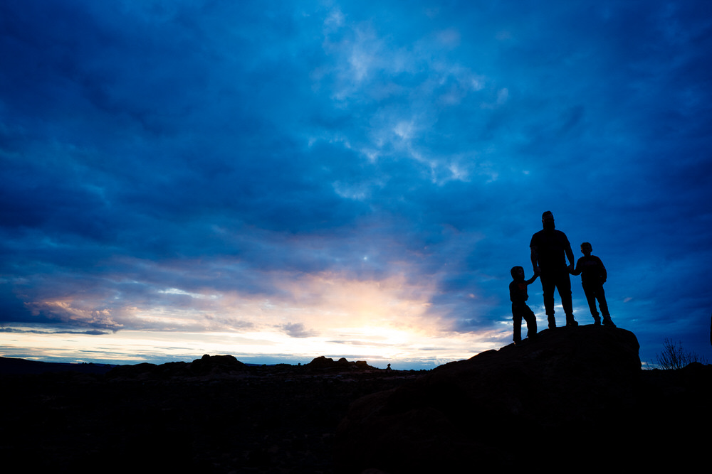 Planning your epic Utah family vacation. Family play on the trails of Arches National Park.