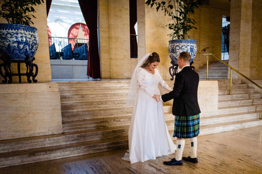 first look at Columbus Art Museum Wedding