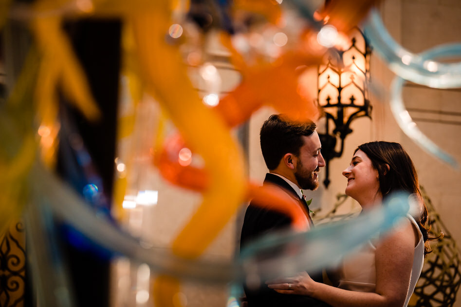 Couple hugging at Columbus Museum of art