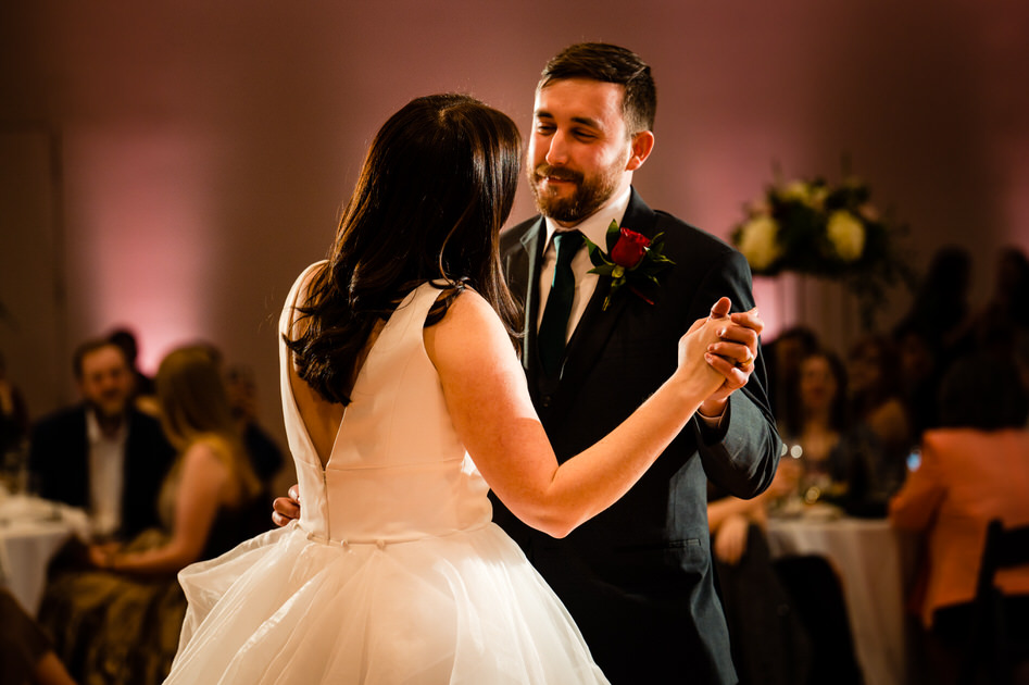 Bride and Groom first dance at columbus museum of art