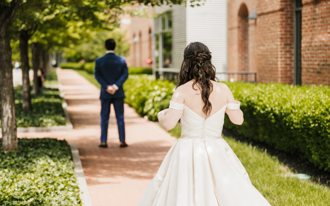 First Look or No First Look? A Wedding Photographer’s Perspective