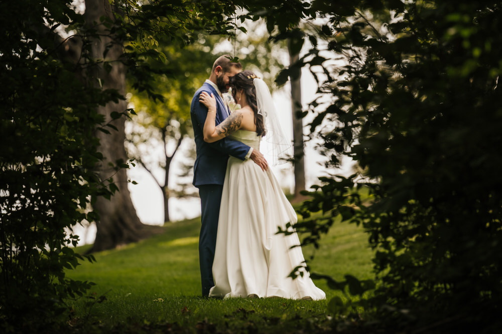 Ashley and Matt's Alum Creek Farm Wedding Photos